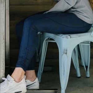 Zyia distressed blue cinched leggings size 4